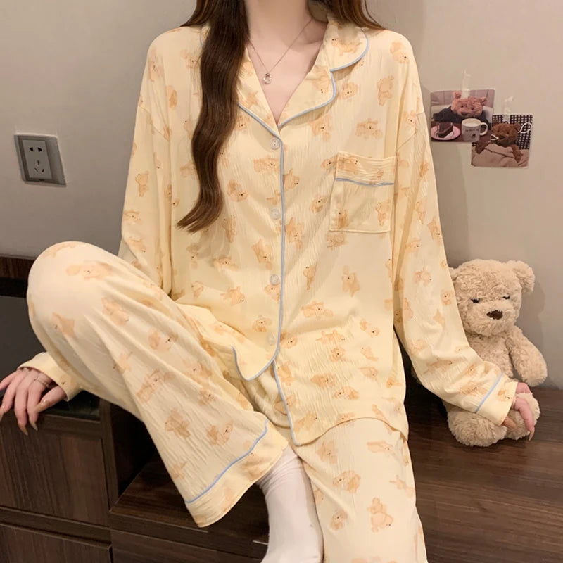 Pijama largo de mujer con diseño de moños y solapas