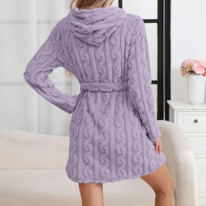 Bata corta de mujer de felpa con capucha y bolsillos