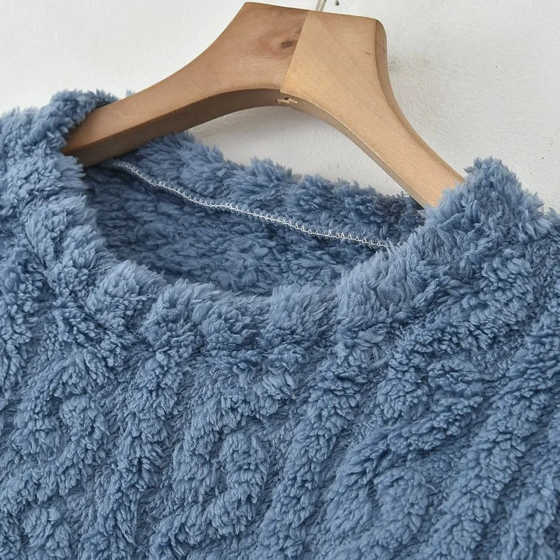 Pijama abrigado de mujer con textura jacquard y cuello redondo