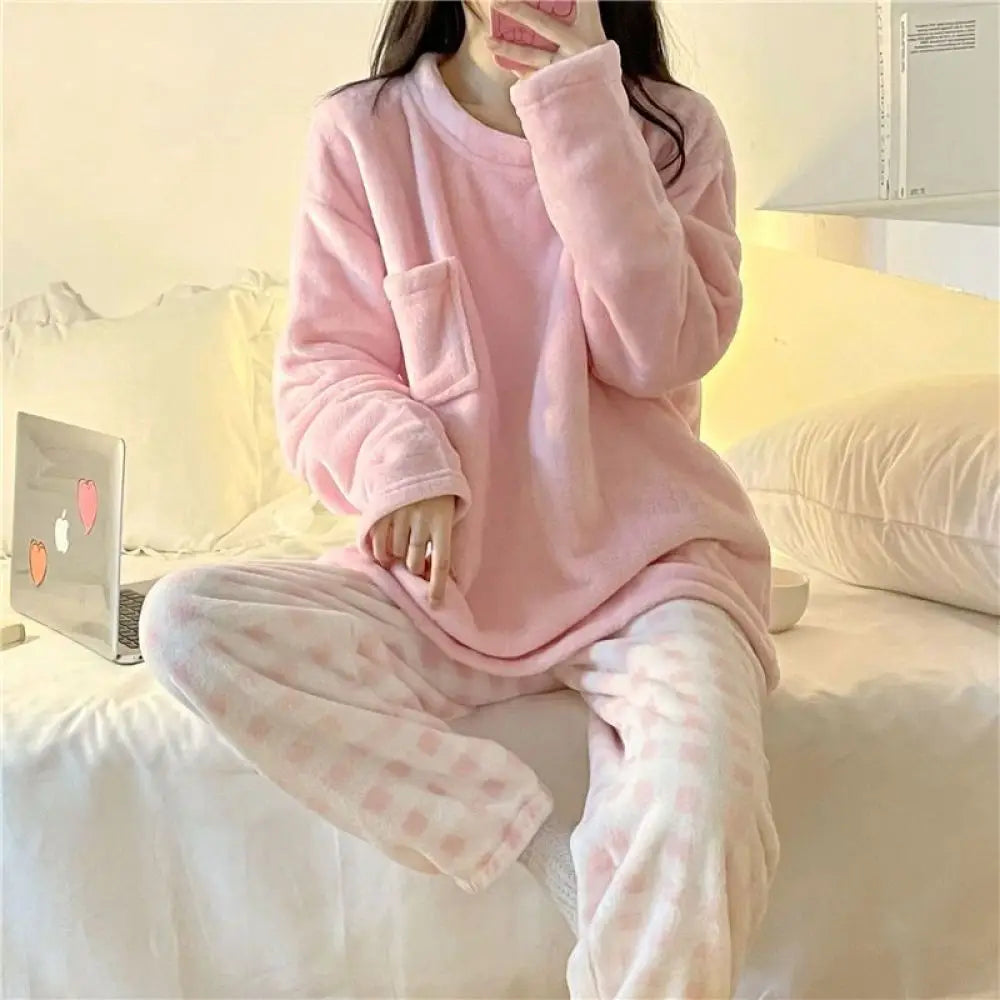 Pijama abrigado de mujer de polar con pantalón estampado