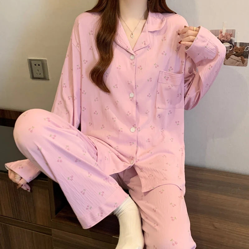Pijama largo de mujer con diseño de moños y solapas