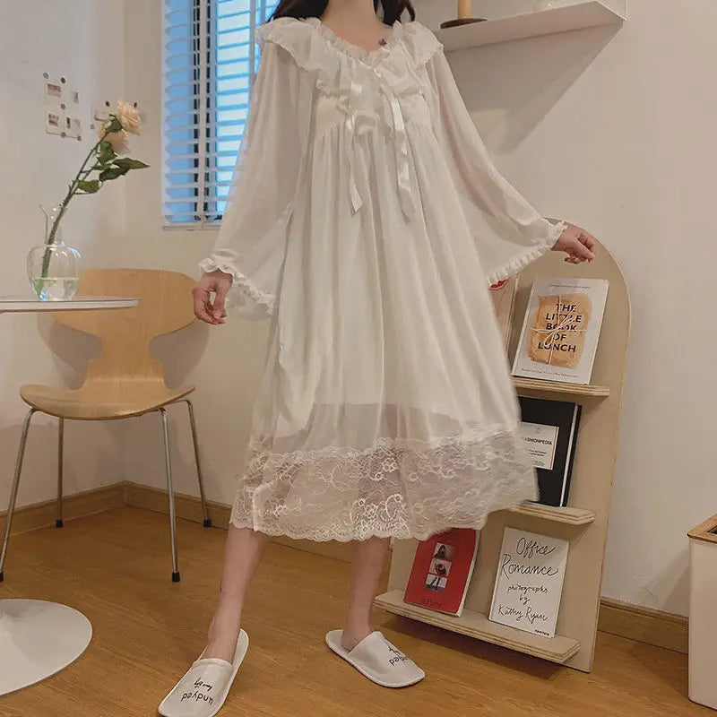 Camisón de manga larga con volados estilo romántico