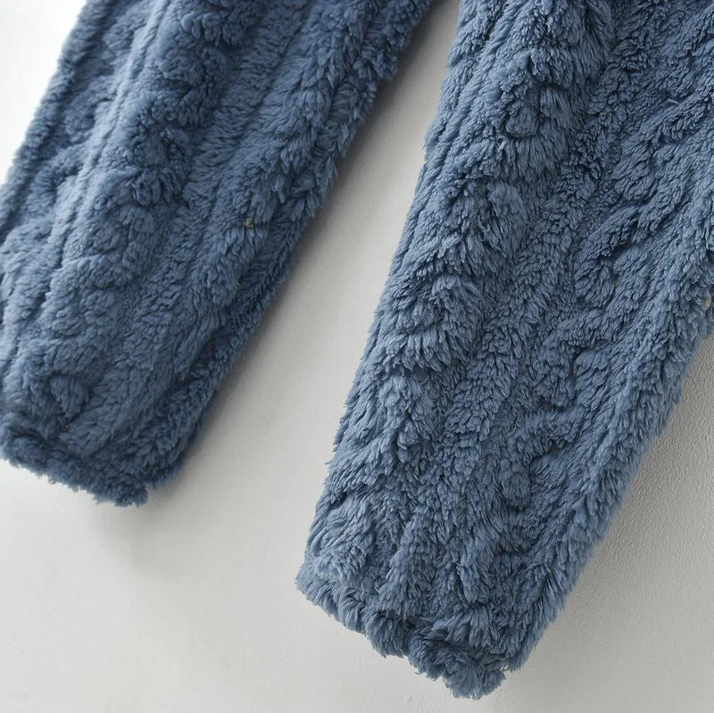 Pijama abrigado de mujer con textura jacquard y cuello redondo